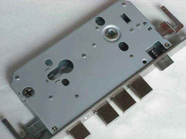 鲁甸24小时上门开锁公司